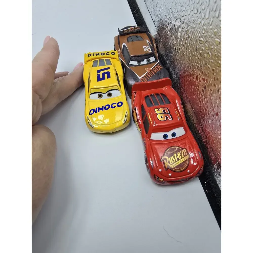 Disney/Pixar Cars Die Cast Toy Car Lot Lighting McQueen